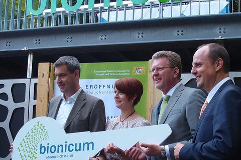 Dr. Markus Söder und Dr. Eva Gebauer eröffnen zusammen mit Dr. Marcel Huber und Christian Vogel das Bionicum